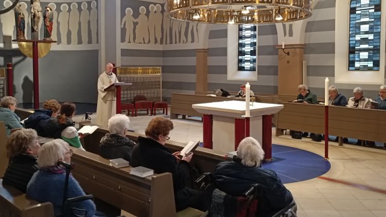 Guntram Czauderna leitete die Martinsandacht in der Liebfrauenkirche. | Foto: Kristina Kistel / Caritas