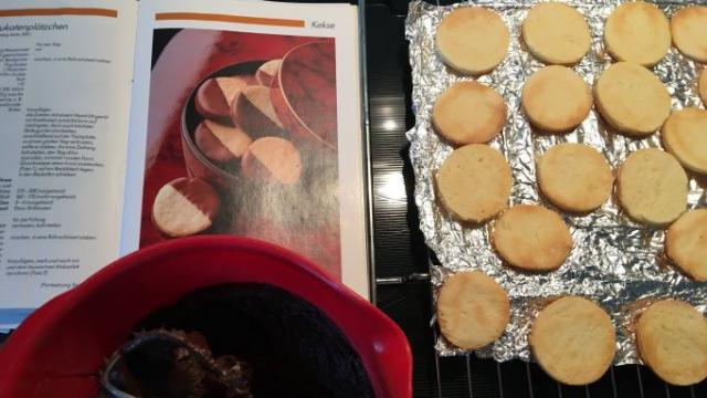 Während der digitalen Weihnachtsbäckerei der khg Göttingen wurden zahlreiche Plätzchensorten gebacken. Foto: khg Göttingen
