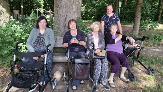 Bei Keksen und kühlen Getränken wurde eine Pause eingelegt. | Foto: Caritas