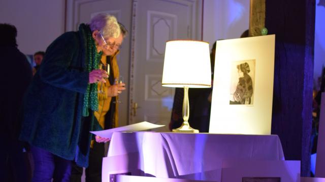 Die Kunstwerke von Ulrich Hollmann lassen sich aus nächster Nähe betrachten.